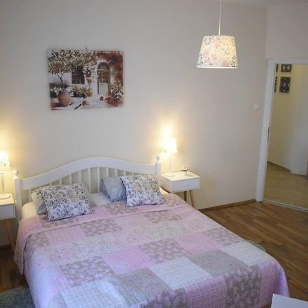 Fonix Family Apartment A Step From Szechenyi Square Pecs Ngoại thất bức ảnh