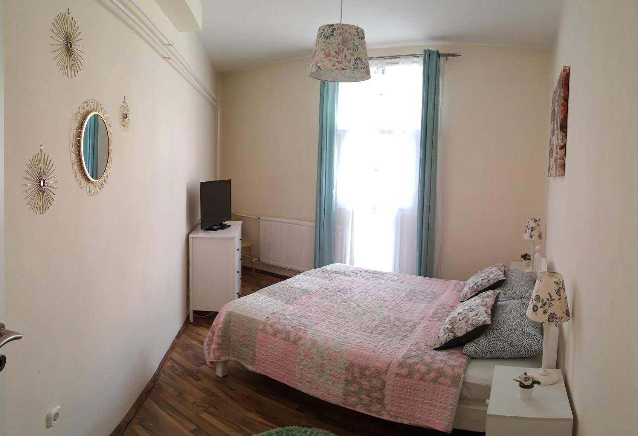 Fonix Family Apartment A Step From Szechenyi Square Pecs Ngoại thất bức ảnh